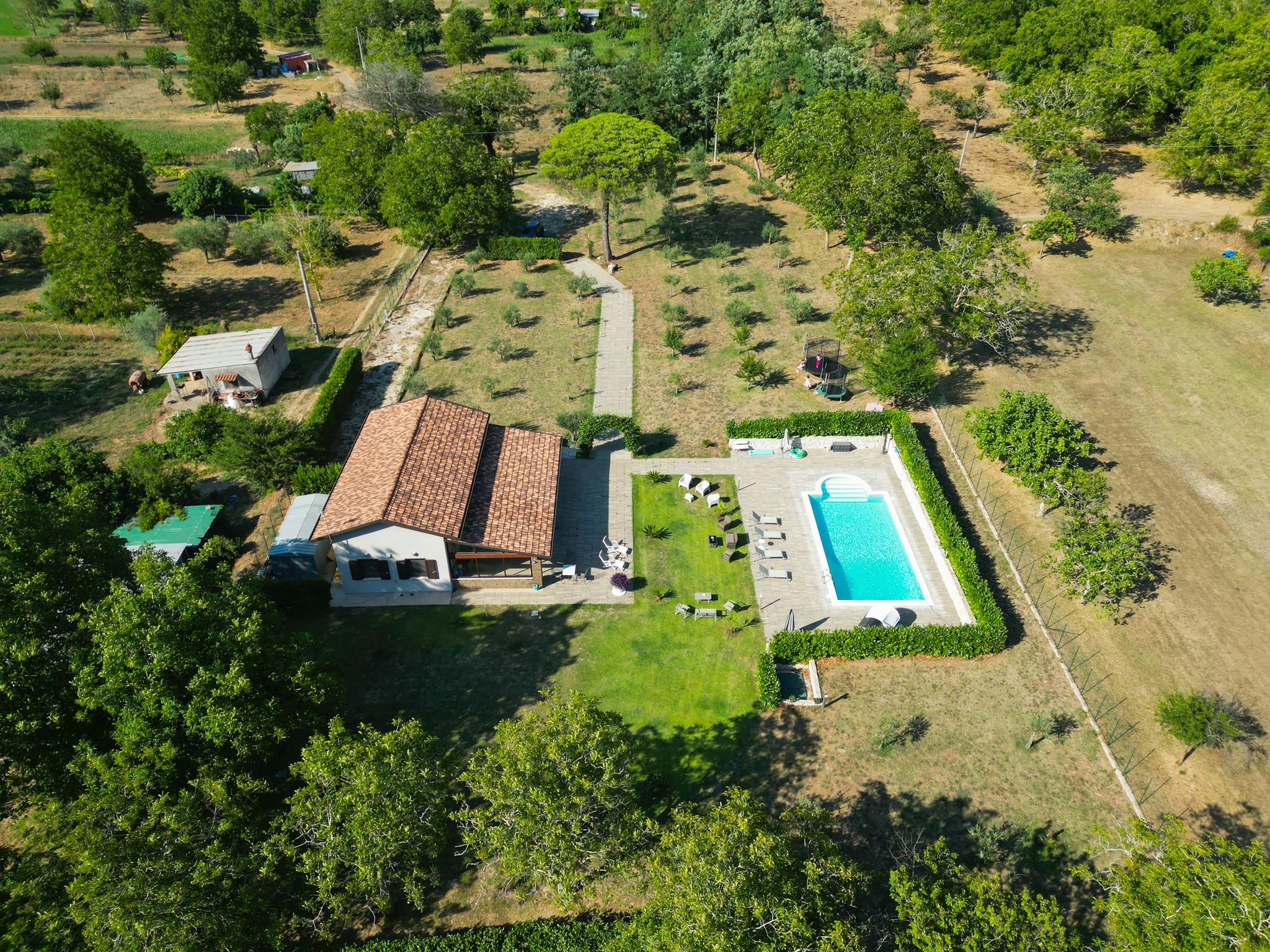 Vista aerea della proprietà con piscina
